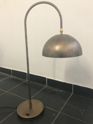 desk01: Single Desk Lamp