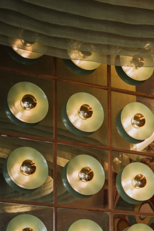 brck226: Elegant Wall Light